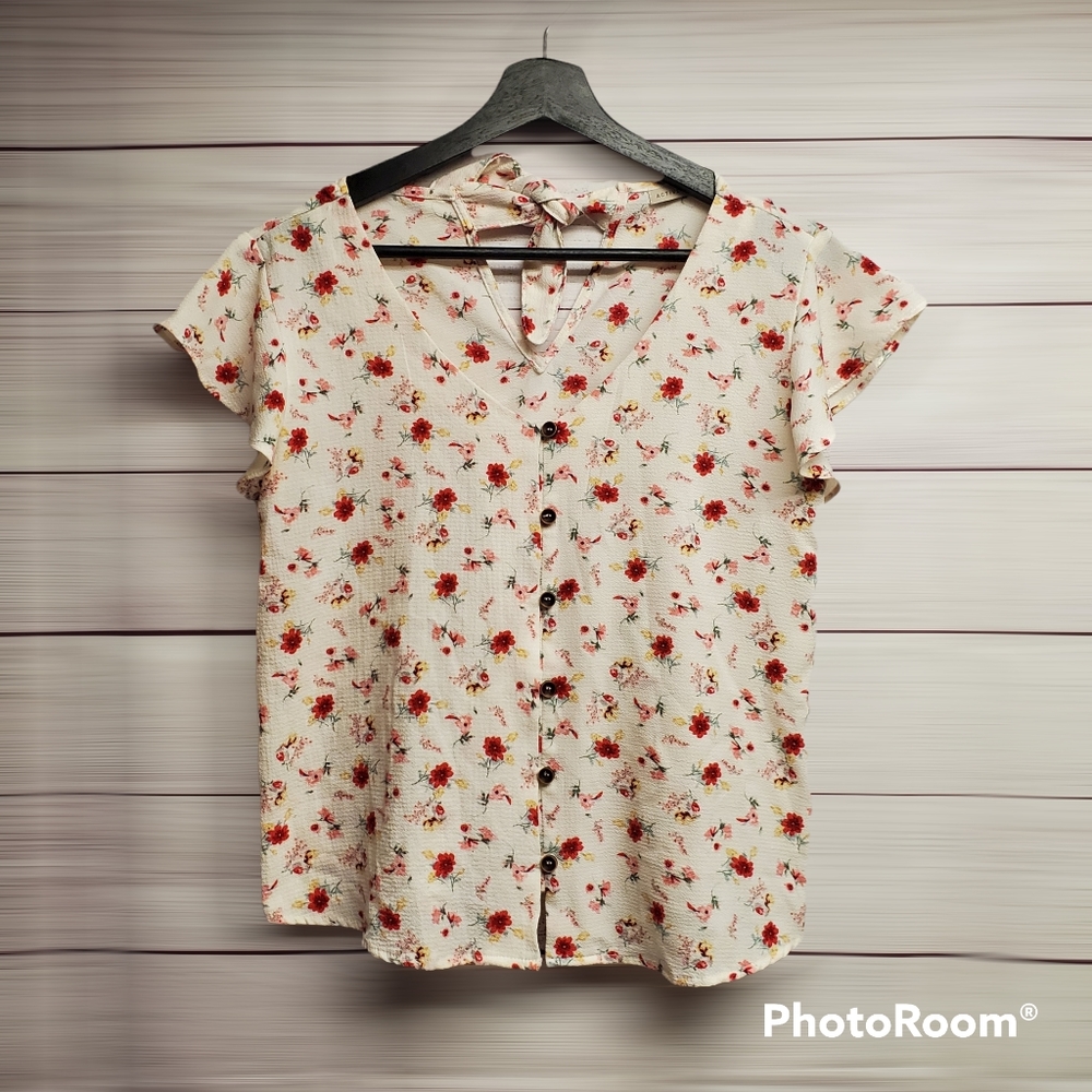 Active USA White Floral Button Front Flutter Sleeve Top Size S NWOT